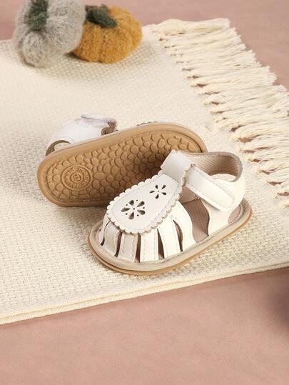 1 đôi giày trẻ em kiểu dáng tối giản, đa năng, có dây buộc, thích hợp cho mùa hè.