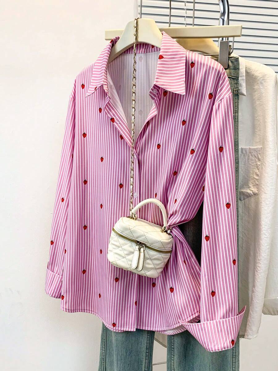Camicia da donna a maniche lunghe con colletto polo a righe e stampa a fragole, top casual da lavoro per ufficio, pendolarismo, vacanza, casa, primavera estate autunno - Fragola rosa - Visualizzare 1