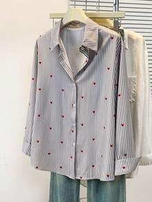 女士心形印花 Polo 领条纹衬衫 - 休闲纽扣长袖衬衫，适合春、夏、秋季日常穿着 - 淺灰色 - 查看 3