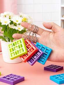 迷你井字棋钥匙扣，青少年减压玩具 - 彩色 - 查看 2