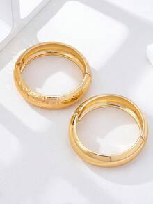 Set de 2 piezas de pulseras brazaletes metálicos con textura arrugada y lisa de moda para mujeres - Amarillo Oro - Ver 4