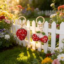 Móc khóa hình quả dâu tây đính đầy kim cương tinh xảo, chất liệu hợp kim, món quà lý tưởng cho Ngày của Mẹ. - Nhiều màu - Xem 2