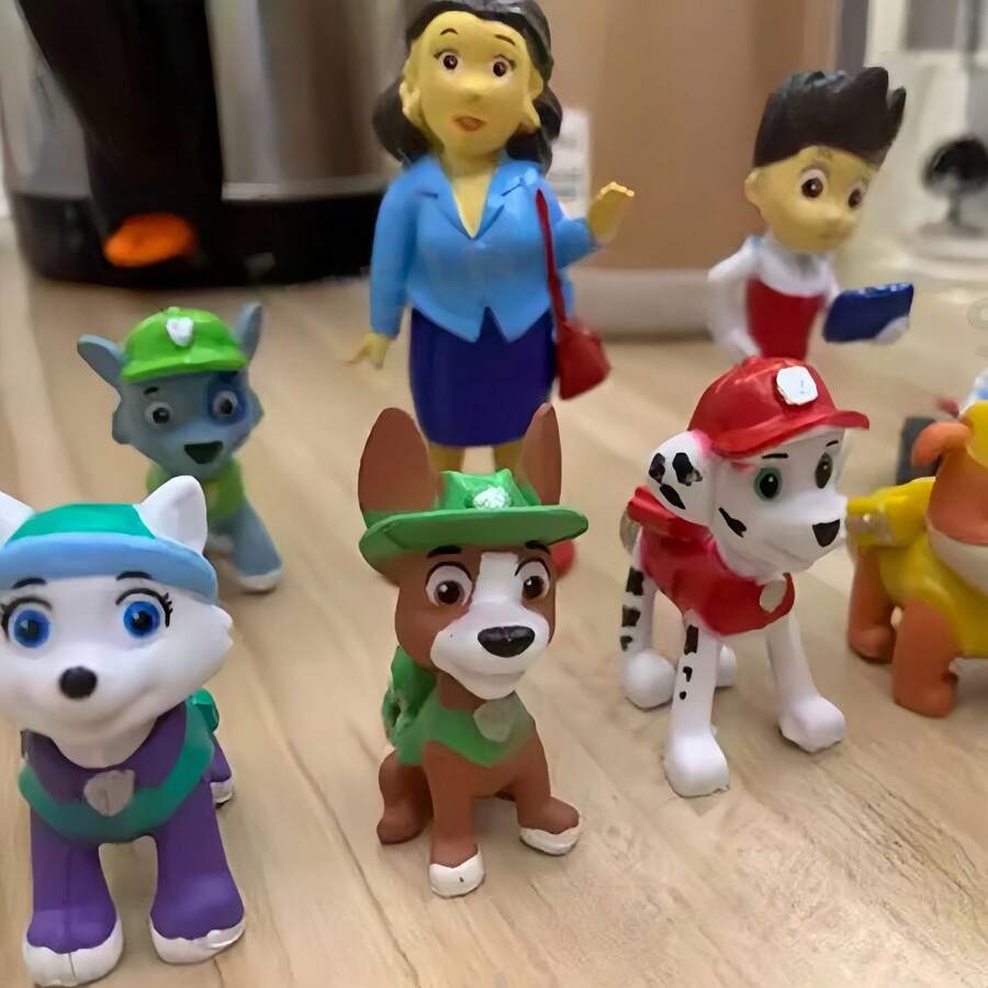 一套“成就伟业”全系列可动人偶收藏品，包含12个可动人偶，是理想的生日礼物。 - 彩色 - 查看 1