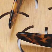 1.5英寸宽玳瑁纹理防滑塑料复古发箍，女士光滑发饰（深玳瑁色） - 多色 - 查看 9