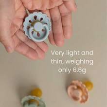 2个装雏菊图案婴儿安抚奶嘴，天然柔软乳胶材质，亲肤乳胶奶嘴头，易于清洁，最适合母乳喂养的宝宝，0-6个月新生儿适用 - 彩色 - 查看 6