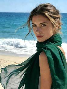 轻盈的巴厘岛雪纺纯色休闲涤纶围巾，四季皆宜。这款薄款巴厘岛雪纺围巾轻薄透气，是夏季防晒、海滩度假摄影的理想之选。纯色百搭围巾，适合春夏季外出穿着。大号薄款巴厘岛雪纺围巾，可用于防晒、装饰或作为头巾。玫瑰红色薄款巴厘岛雪纺围巾，轻盈飘逸，是海滩摄影的完美之选，轻盈如云。 - 彩色 - 查看 20