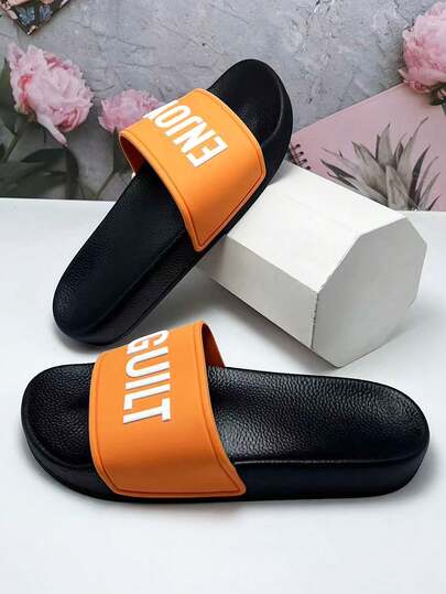 云朵拖鞋，新款时尚女式拖鞋，柔软橡胶鞋底，套脚设计，室内/室外休闲两用，透气舒适，简约百搭，适合通勤、海滩、派对等各种场合，四季皆宜，具有减震功能。