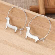 A Delicate And Compact Sausage-Shaped Earring, Perfect For Wearing At Holiday Parties. An Earring Suitable For The Perfect Woman To Wear. - Silver - View 1
