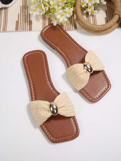 2026 Nuevas sandalias planas de mujer de talla grande, con lazo y decoración metálica, diseño minimalista cómodo. Adecuadas para vacaciones, playa, uso casual en casa y uso diario. Sandalias de verano negras de punta abierta y tejido.