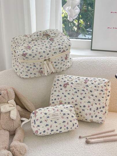 1 Túi đựng mỹ phẩm hình gấu hoa Ins, Túi đựng đồ chăm sóc da di động, Túi đựng đồ vệ sinh cá nhân kiểu Hàn Quốc, Túi trang điểm chần bông cho nữ, Túi đựng mỹ phẩm du lịch, Túi đựng cọ trang điểm, Túi đựng son môi, Túi đựng đồ chăm sóc da, Túi đựng đồ dùng vệ sinh cá nhân có khóa kéo, đa chức năng, đựng mỹ phẩm, đồ chăm sóc da, cọ, kem dưỡng tay, kẹp tóc, tiền xu, v.v., Hộp đựng mỹ phẩm, Hộp đựng đồ chăm sóc da, Bộ trang điểm, Quà tặng cho phù dâu, Quà tặng Valentine, Quà tặng Ngày của Mẹ, Đồ dùng cần thiết khi đi du lịch, Đồ dùng cần thiết khi đi du thuyền, Trang trí nhà cửa, Trang trí phòng