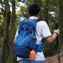 Bộ dụng cụ sinh tồn khẩn cấp gồm 1 túi ngủ, chăn chống thấm nước, nhẹ, chống ẩm bằng màng nhôm polyethylene, kèm còi và móc khóa, thích hợp cho cắm trại, leo núi, thám hiểm, cách nhiệt giữ ấm, chống hạ thân nhiệt. Chất liệu màng nhôm polyethylene dày dặn được nâng cấp, chống gió, chống thấm nước, giữ nhiệt hiệu quả, giúp nhanh chóng trì hoãn nguy cơ hạ thân nhiệt trong các tình huống khẩn cấp. - túi ngủ khẩn cấp - Xem 5