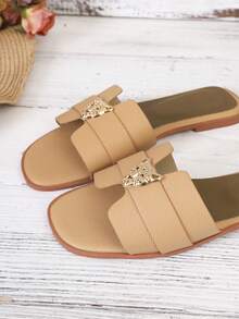 Sandal đế bằng da PU khoét lỗ mũi vuông họa tiết da báo màu trơn dành cho nữ, kiểu dáng thanh lịch, năng động, gợi cảm, thích hợp cho kỳ nghỉ hè. - Màu be - Xem 3