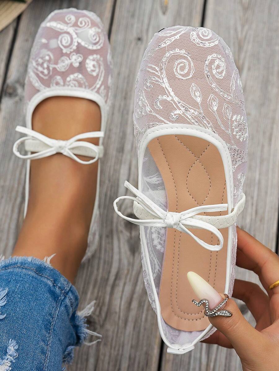 Giày bệt nữ mũi vuông buộc nơ nhẹ nhàng, kiểu dáng thanh lịch như tiên nữ, giày bệt cổ thấp, phong cách Trung Hoa mới, thiết kế khoét rỗng nghệ thuật, thích hợp cho các buổi tiệc tùng, đám cưới. - trắng - Xem 1