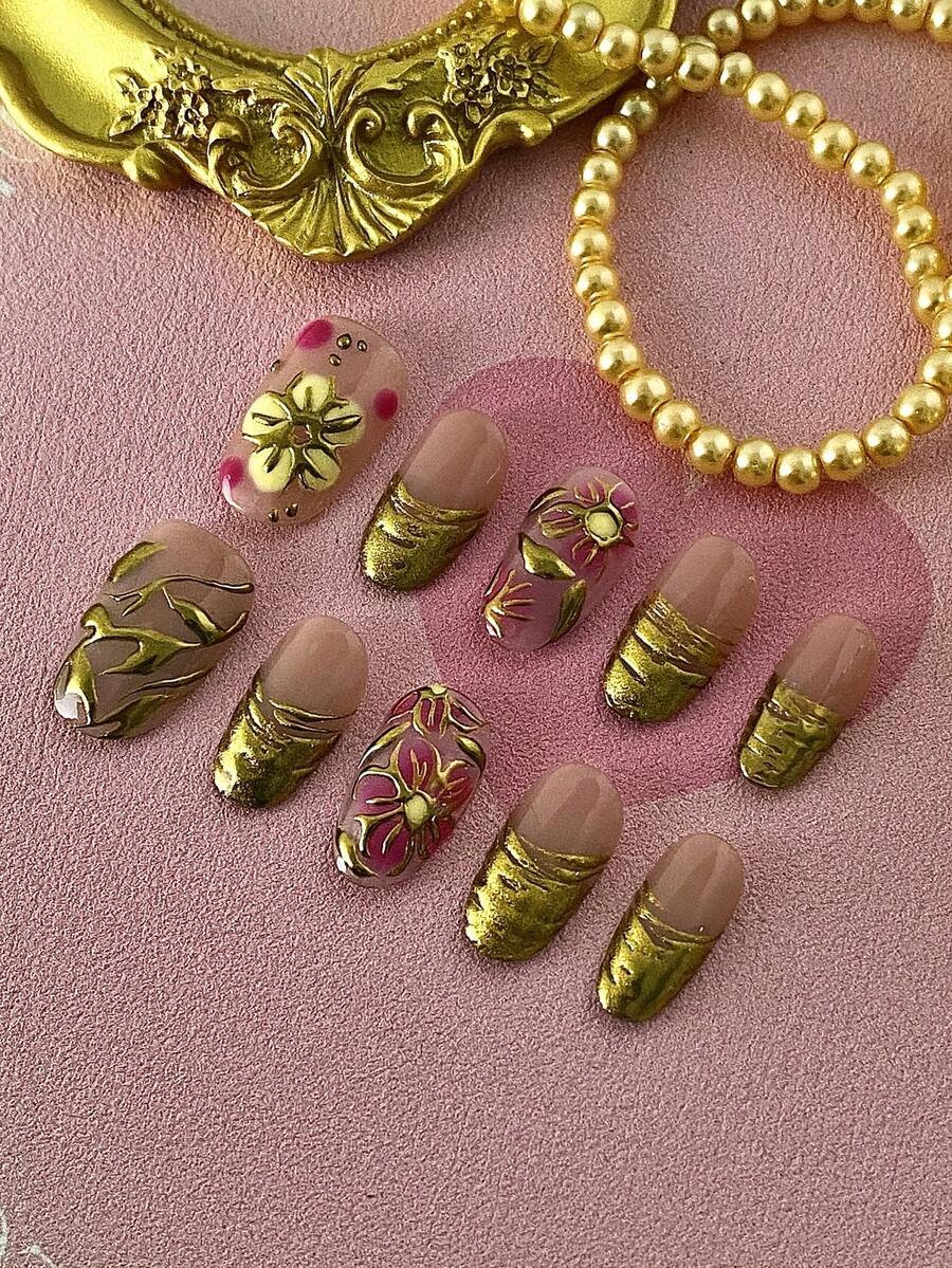 10片装女士手工按压式美甲贴片，粉色美甲饰品，亚克力材质，手绘3D立体花卉金箔纹理，Y2K风格，可重复使用，美甲套装包含美甲胶水、凝胶指甲油、美甲贴纸等美甲用品及配件。这款亚克力按压式美甲贴片是女士和女孩的理想之选，适合夏季日常生活、派对、婚礼、约会、购物、旅行、节日庆典等场合。这款手工按压式美甲贴片套装包含闪亮装饰配件，是特殊场合的完美之选。