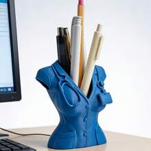 Suporte de Caneta Uniforme Criativo de Enfermeira, Decoração de Mesa com Tema de Médico e Enfermeira, Também Pode Ser Usado Como Suporte de Caneta. Adequado para Médicos, Enfermeiras e Estudantes de Medicina. Feito de Plástico, Aplicável para Clínicas, Hospitais e Escritórios. Acessório de Escritório Divertido para Estudantes de Medicina - enfermeira porta-canetas - Visão 1