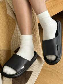 Dép đi trong nhà thiết kế sang trọng, nhẹ nhàng, mềm mại và thân thiện với da, phù hợp cho mọi mùa như một đôi dép mát mẻ. - đen - Xem 5