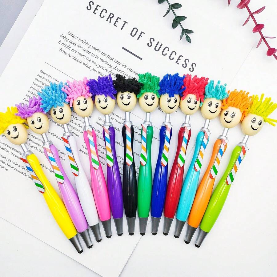 3/6/9/12 pezzi Penne a forma di cartone animato. Design kawaii, vedere la forma di questa penna renderà le persone felici, allevierà il loro umore e ridurrà lo stress. Adatto per la stagione di ritorno a scuola, la stagione di laurea, l'uso in ufficio e come regalo per amici, colleghi, insegnanti, famiglia ed anziani. - Penna con faccina sorridente a fumetti - Visualizzare 1