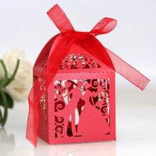 Hộp kẹo hình gấu hoạt hình màu đỏ phong cách Ins, thích hợp cho tiệc mừng em bé chào đời, tiệc đầy tháng, không khí lễ hội. - Xem 1