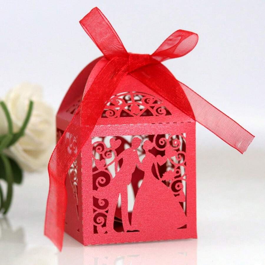 Hộp kẹo hình gấu hoạt hình màu đỏ phong cách Ins, thích hợp cho tiệc mừng em bé chào đời, tiệc đầy tháng, không khí lễ hội. - Xem 1