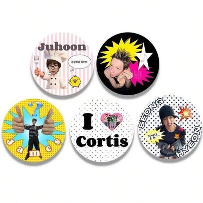 CORTI/S 韩国男团卡通可爱闪亮徽章粉丝周边，背包挂件，胸针，节日礼物