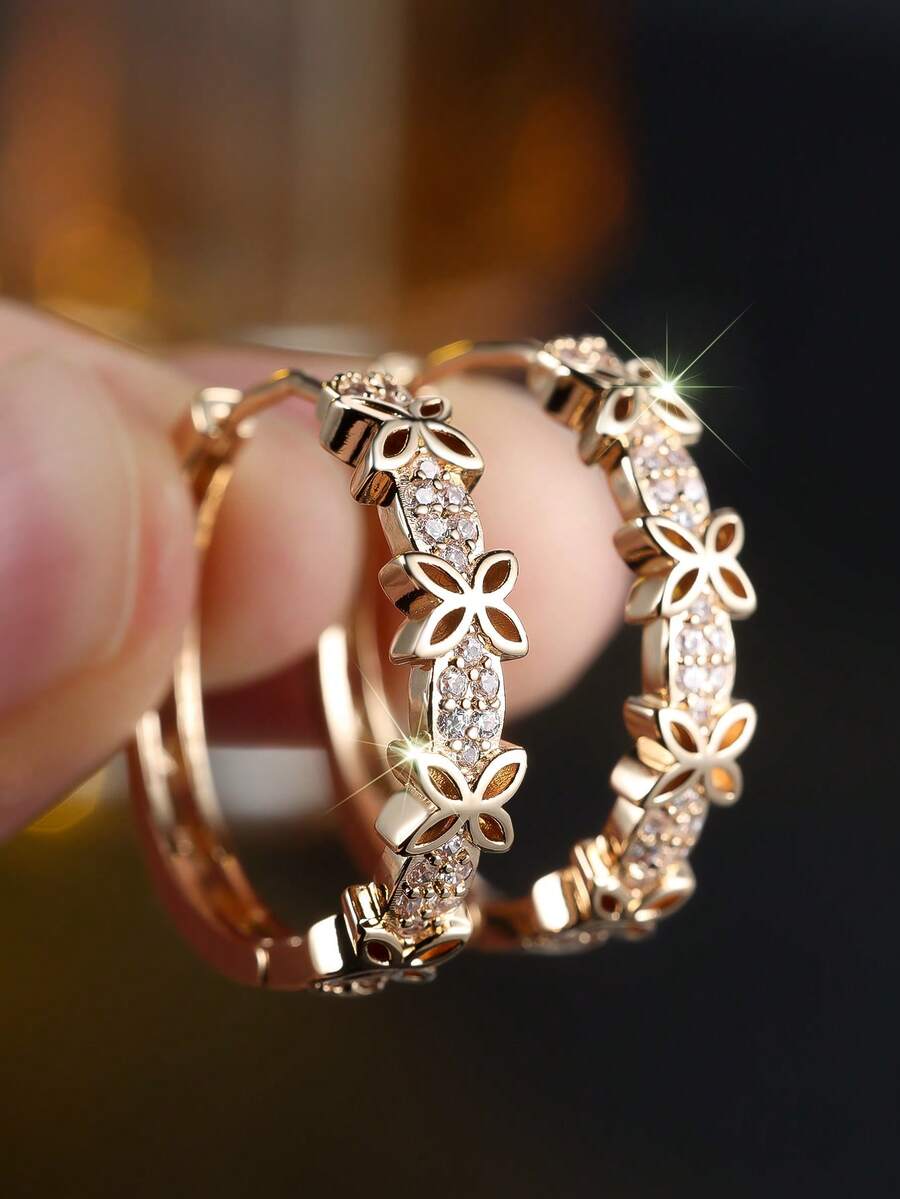 Vanel 1 paire de boucles d'oreilles simples et élégantes avec un design papillon creux incrusté de zircone cubiques multicolores. Bijoux de mode confortables pour un port quotidien pour femmes - jaune d'or-blanc - Voir 1