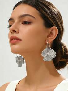 一对优雅镂空花朵耳环，适合女性在节日、生日、约会、派对、度假、日常通勤等场合佩戴。 - 花朵 - 查看 12