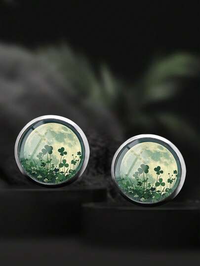 一对风景、月亮和草地图案316不锈钢圆形耳钉，休闲简约风格，适合女性日常佩戴和送礼，优雅简约的设计，适合女性日常和节日佩戴。