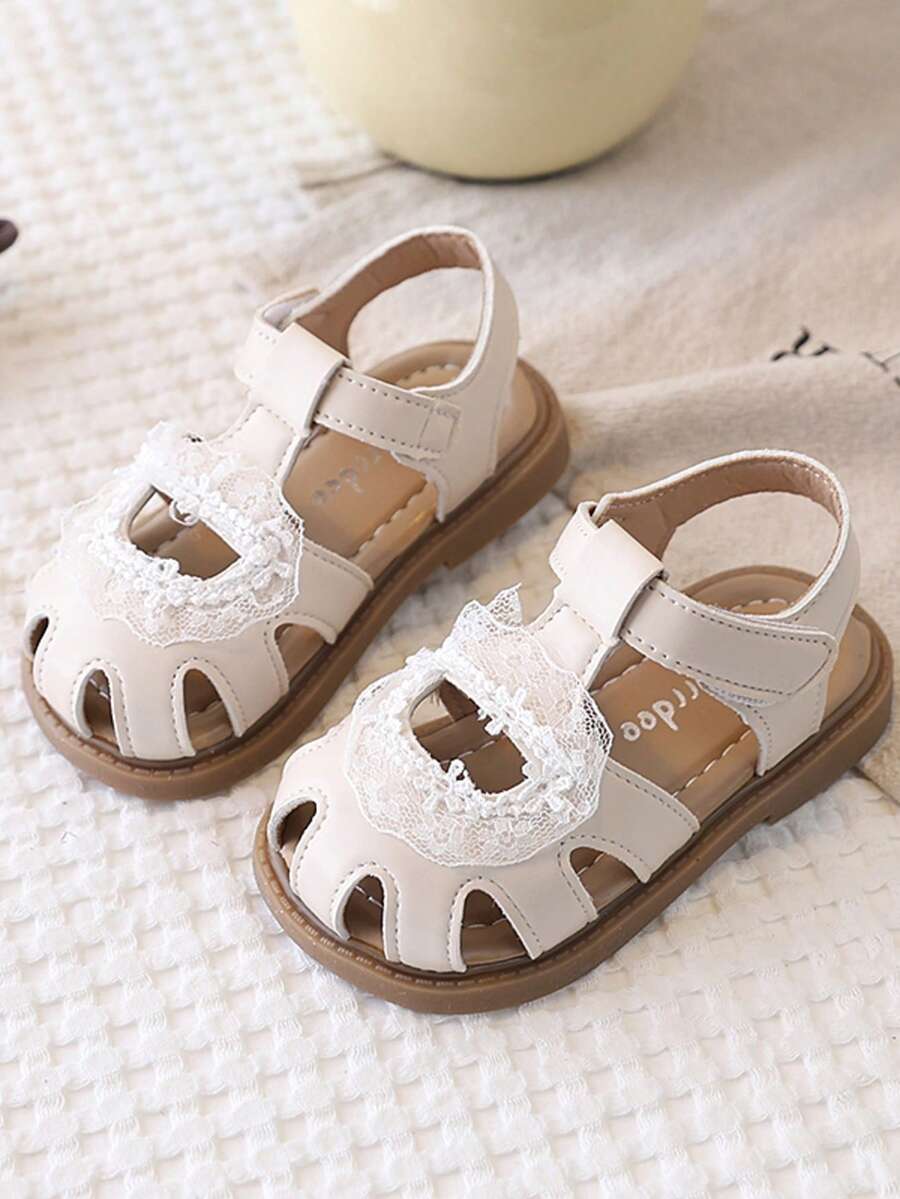 1 Pair Baby Girls' Sweet Lace Sandals, Hook And Loop Design Fashion Versatile Flat Closed-Toe Sandals - Beige - View 1
