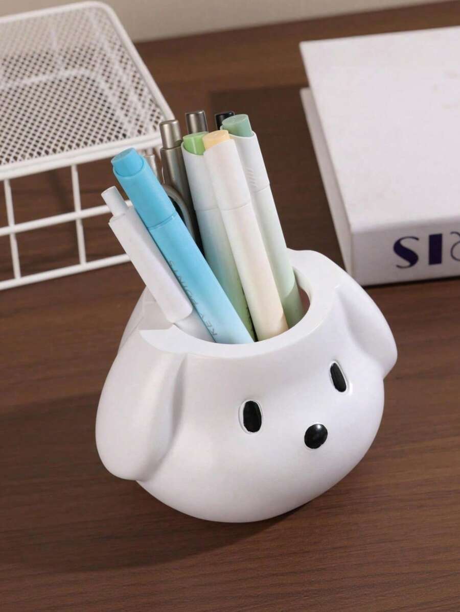 1个白色卡通狗造型笔筒，设计可爱，拥有亮黑色椭圆形眼睛和圆鼻子。大容量，可收纳文具/化妆刷，适合书房、办公桌、学生礼物和家居装饰。 - 可愛小狗筆筒 - 查看 1