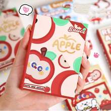 Bộ sổ tay mini A7 siêu dễ thương chủ đề Chó và Táo Đỏ. Được làm từ giấy chất lượng cao và có thiết kế bìa cứng bằng da PU cao cấp, những cuốn sổ này được chế tạo để chịu được việc sử dụng hàng ngày. Phong cách Kawaii, với hình ảnh quả táo đỏ tươi và những chú chó hoạt hình đáng yêu, chắc chắn sẽ chiếm được trái tim của những người yêu động vật và những người hâm mộ văn phòng phẩm dễ thương. - Một cỡ - Xem 4