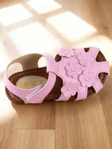 畅销款3-12岁女童珍珠花朵护趾凉鞋。浅粉色+多层立体花朵+珍珠装饰。头带式护趾结构+魔术贴绑带。棕色防滑鞋底+白色点缀。甜美公主风。适合日常上学/休闲外出/派对/节日等场合。春夏百搭凉鞋！ - 粉色 - 查看 6