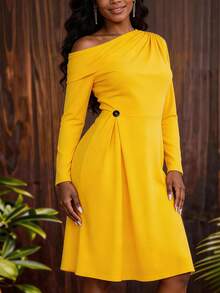 优雅女士黄色A字中长连衣裙，采用垂褶不对称领口和长袖设计，适合派对和晚宴等场合。 - 黃色 - 查看 1