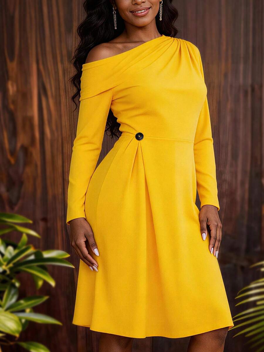 优雅女士黄色A字中长连衣裙，采用垂褶不对称领口和长袖设计，适合派对和晚宴等场合。 - 黃色 - 查看 1