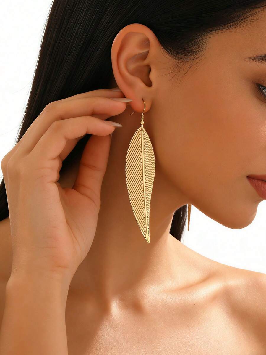 1 Pair Women's Minimalist Personalized Metal Leaf & Feather Shaped Dangle Earrings, Gold Leaf Textured Line Design Drop Earrings - Gold - View 1