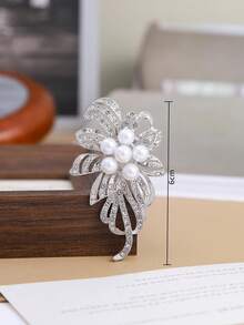 1款时尚珍珠花朵造型水钻胸针，适合女性日常佩戴 - 白色 - 查看 3