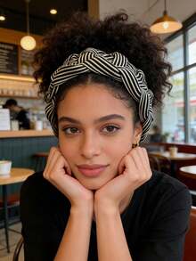 1件复古优雅发箍，多功能宽条纹发夹，新款黑白条纹女士发饰，刘海和碎发夹，精致面部发箍，适合日常佩戴、节日和外出，是送给女孩的绝佳礼物，既可作为美容和家居发饰，也可作为旅行配饰。 - 彩色 - 查看 7