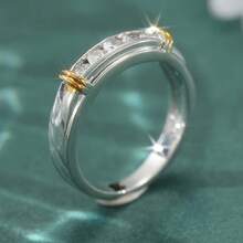 简约复古双色设计戒指，镶嵌纯白色宝石，线条流畅优雅。精致高贵，适合作为女士的结婚或订婚戒指。 - 銀色 - 查看 10