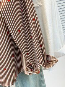 女士心形印花 Polo 领条纹衬衫 - 休闲纽扣长袖衬衫，适合春、夏、秋季日常穿着 - 咖啡棕 - 查看 9