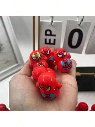 Đồ chơi Roly-Poly theo chủ đề với thiết kế ngoại hình bắt mắt, lý tưởng để tô điểm thêm nét siêu anh hùng cho bàn làm việc, kệ sách hoặc không gian sống của bạn. Giao hàng ngẫu nhiên.