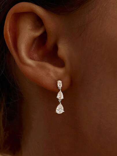 一对优雅银色吊坠耳环，镶嵌立方氧化锆水滴形新娘耳环，精致银色伴娘首饰