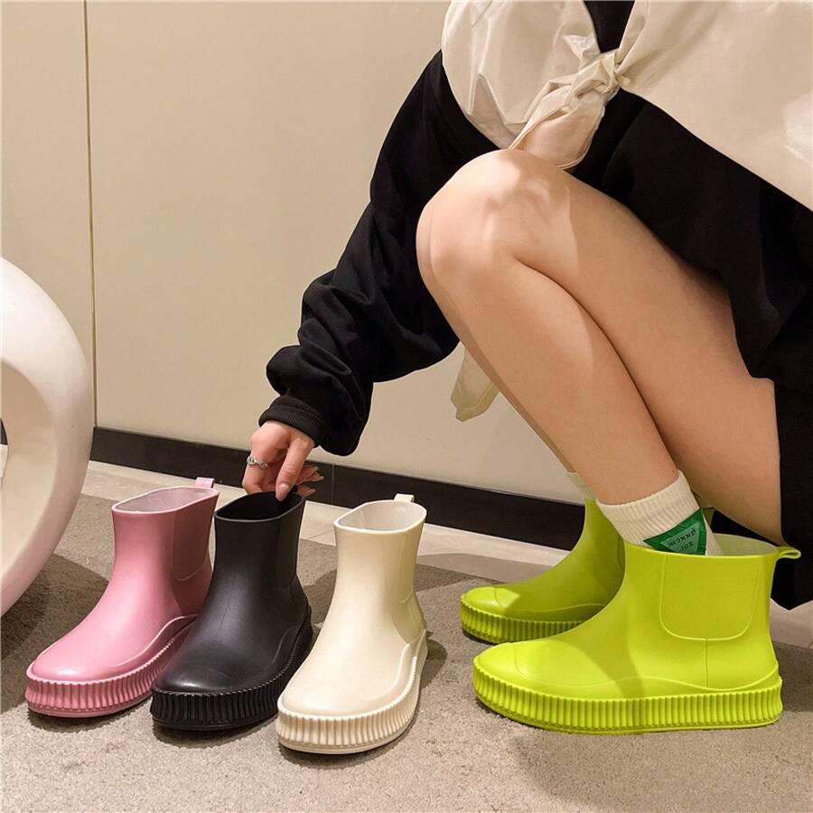 Women Rain Footwear - Black - View 1