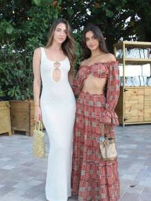 新款春夏优雅亮银色连衣裙，方领无袖修身连衣裙，镂空胸部设计，性感贴身，适合约会、毕业典礼、海滩度假、海滩派对、婚礼、聚会等场合。 - 銀色 - 查看 5