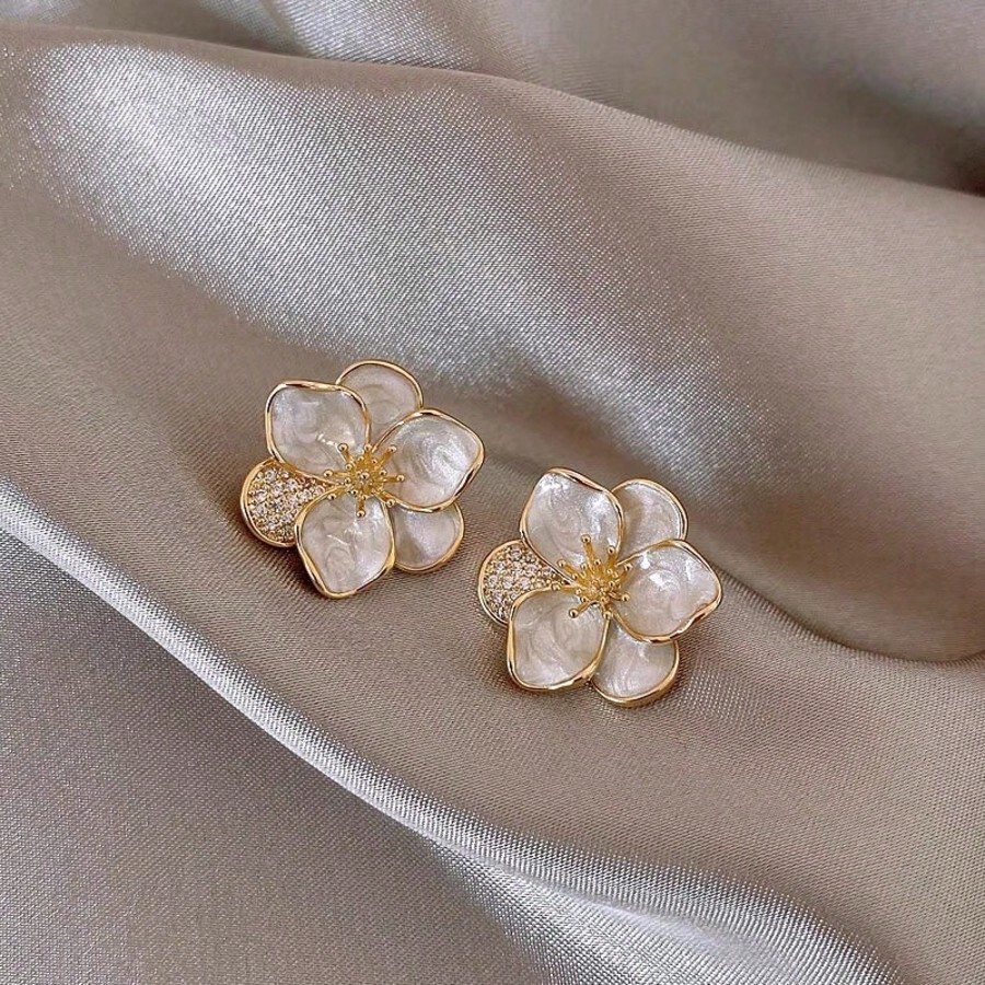 Delicate & Gentle Floral Earrings, Elegant Niche Design Earrings, Luxury High-End Versatile Earrings For Women - Gold - View 1