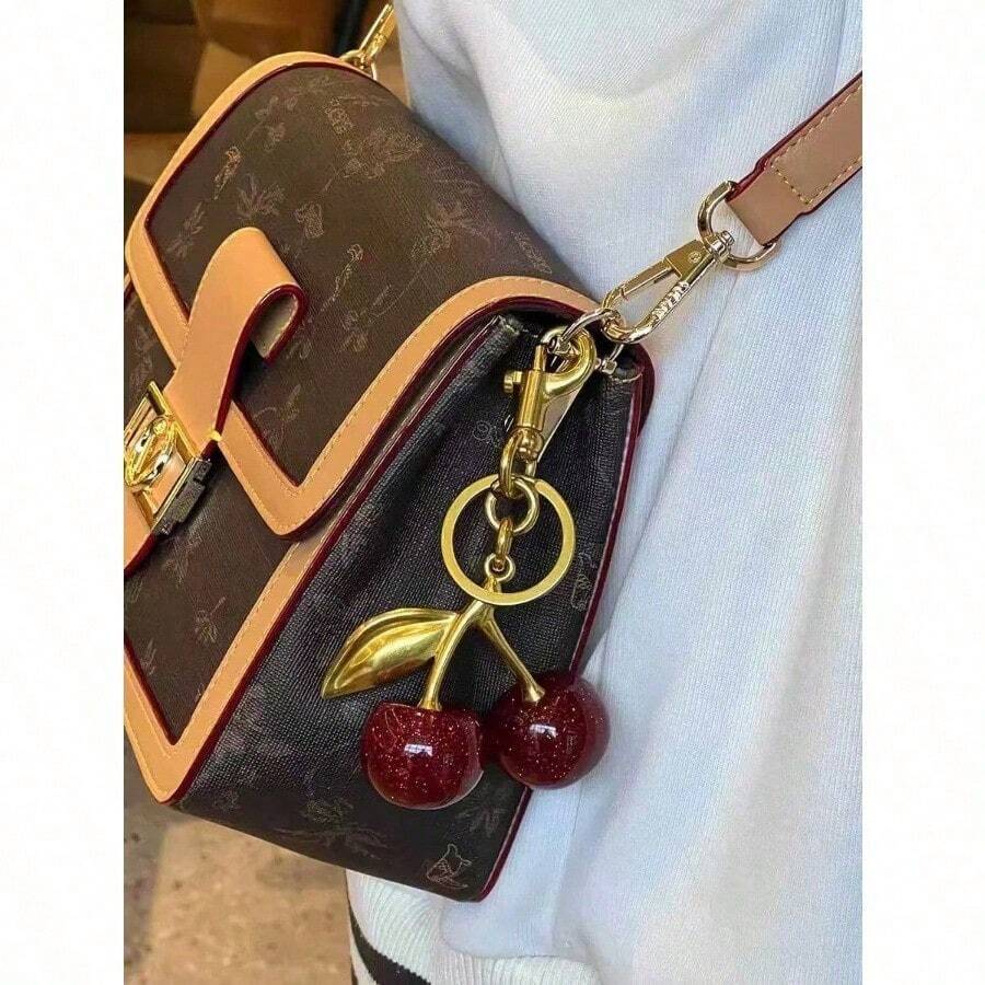 1pc Large Cherry Crystal Pendant, Keychain Pendant, Sparkling Cherry Pendant Keychain With Clip, Shiny Resin And Metal Accessories, Unisex Keychain, Wallet And Bag Charm - 彩色 - 查看 1