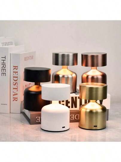 1 chiếc đèn ngủ cảm ứng sang trọng, đèn bàn kim loại sạc lại được, sạc USB, ánh sáng xung quanh có thể điều chỉnh 3 màu, thích hợp cho phòng khách, phòng ngủ, phòng học, phòng ăn và quầy bar.