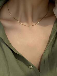 1 buah Kalung Rantai Tipis Minimalis Emas Stainless Steel, Desain Elegan dan Serbaguna, Dapat Dipakai Saat Mandi - Emas - View 2