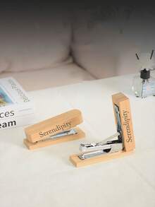 Nội dung văn bản tùy chỉnh LOGO Tạm biệt những món quà nhàm chán, chiếc dập ghim gỗ tùy chỉnh này cho phép khắc tên người nhận và thông điệp chân thành của bạn lên gỗ. Hãy tặng nó cho đồng nghiệp, bạn bè thân thiết và để mỗi khoảnh khắc dập ghim trở thành thời điểm thể hiện tình cảm của bạn. Thiết thực nhưng đầy ý nghĩa, mãi mãi bên nhau. - Nhiều màu - Xem 5