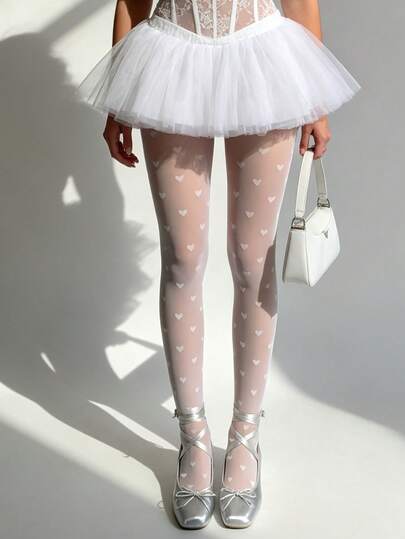 1条15D女士性感紧身裤，搭配全腿小爱心提花透明丝袜，超薄甜美酷女孩风格连裤袜，日常百搭，适合情人节、万圣节、返校季及其他节日穿着。