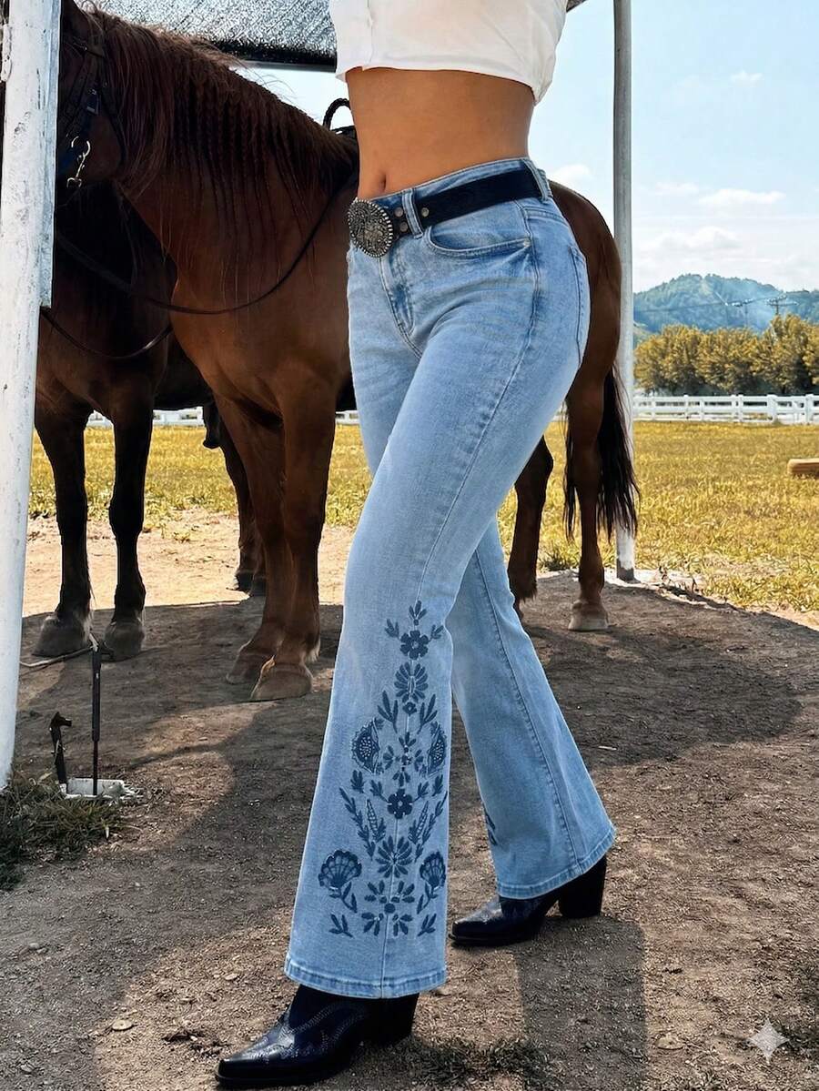Quần jeans ống loe màu xanh nhạt bạc màu, có chun co giãn và thêu họa tiết, thích hợp cho nữ, kiểu dáng thường ngày. - Rửa nhẹ - Xem 1