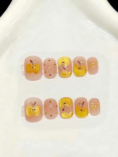 10片装短款椭圆形手工按压式美甲贴片，适合派对和日常佩戴，金色美甲贴片，手绘苹果金箔蝴蝶结美甲贴片，闪亮耀眼，易于佩戴。10片装Y2K手工按压式美甲贴片，夏季美甲贴片，适合女孩和女士参加节日派对和日常佩戴。适合夏季。